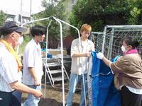 マンホールトイレ組立の様子