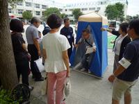 避難所のトイレを体感しました（マンホールトイレ見学）