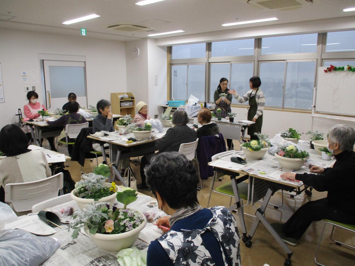 寄せ植え講習会の様子