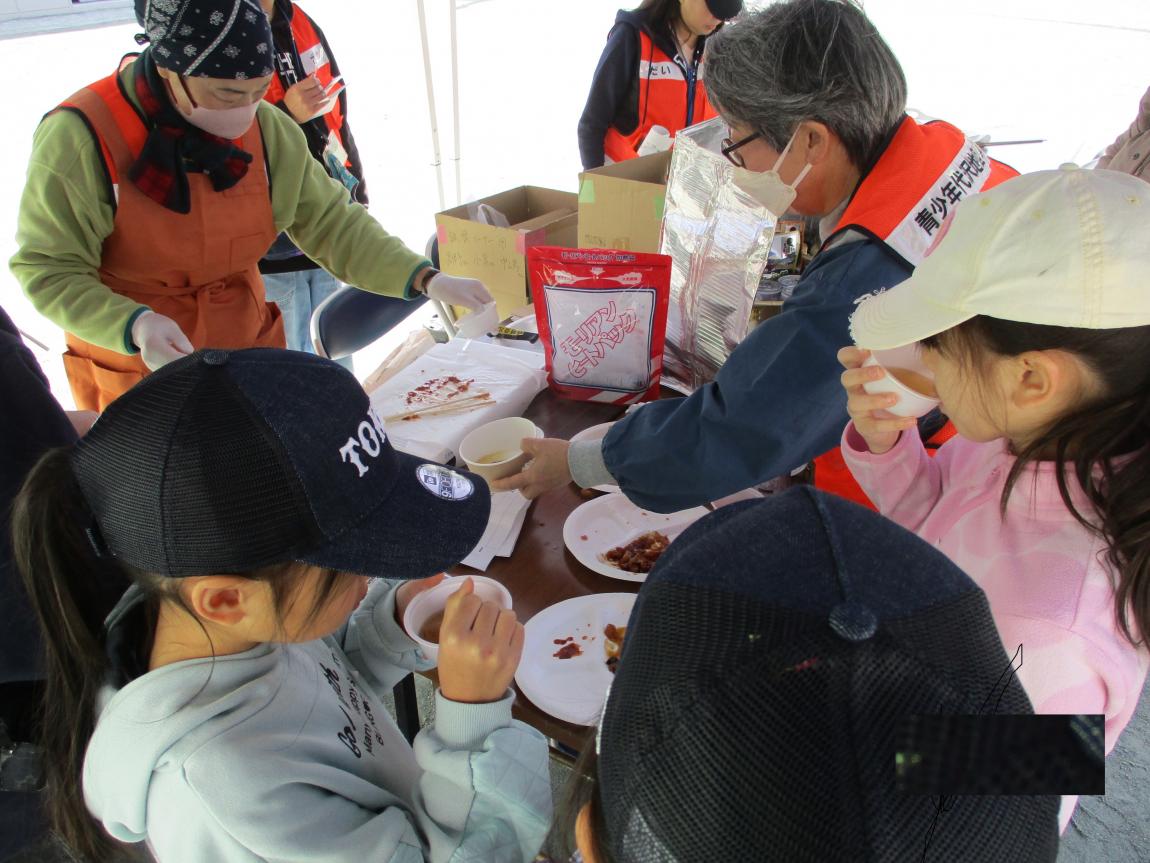 防災備蓄食試食の様子