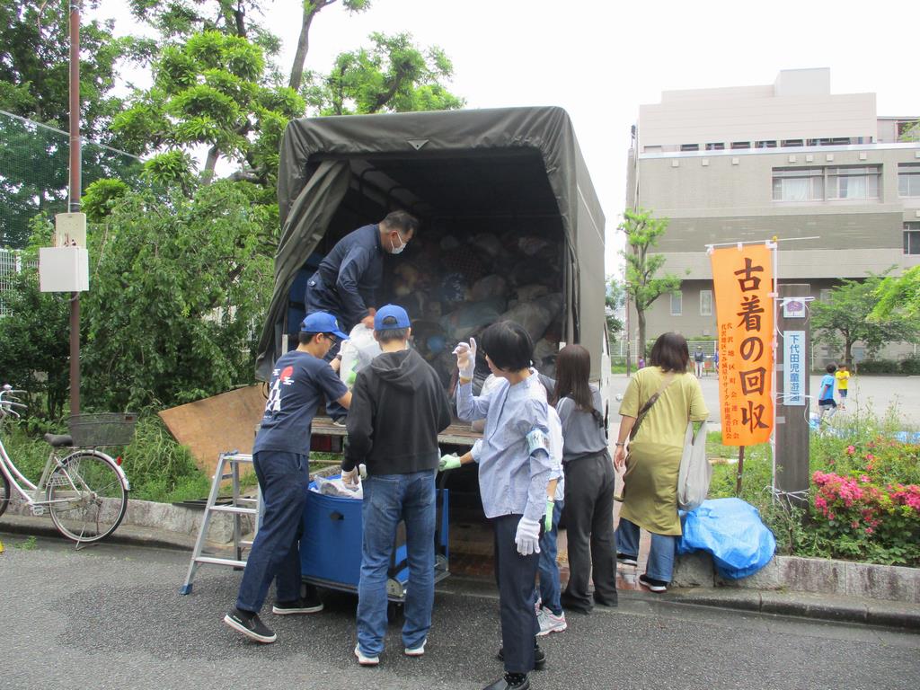 画像：下代田児童遊園の回収の様子