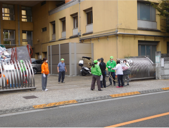中町小・玉川中学校正門前