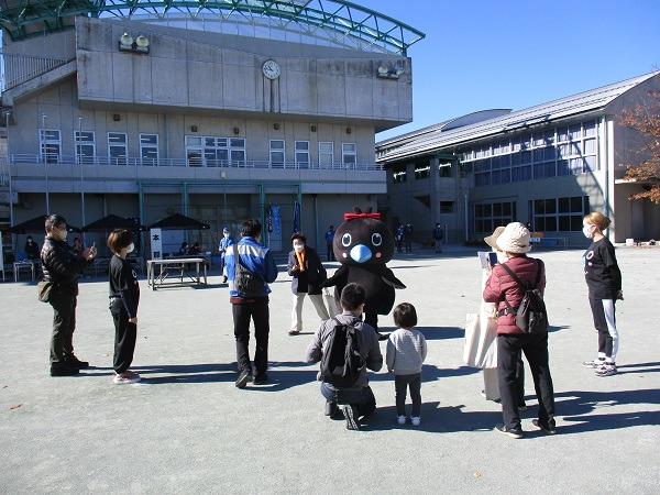 八幡山小学校にて