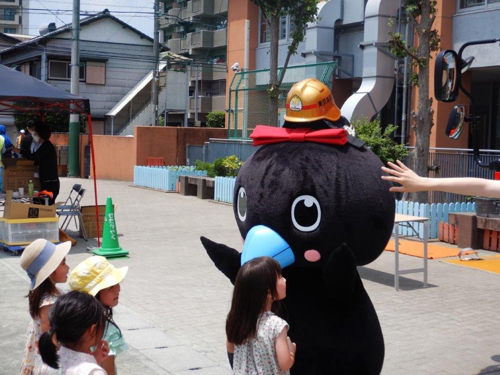 消防の帽子をかぶったからぴょん