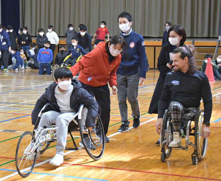 ジェイク選手と車いすレーサー体験
