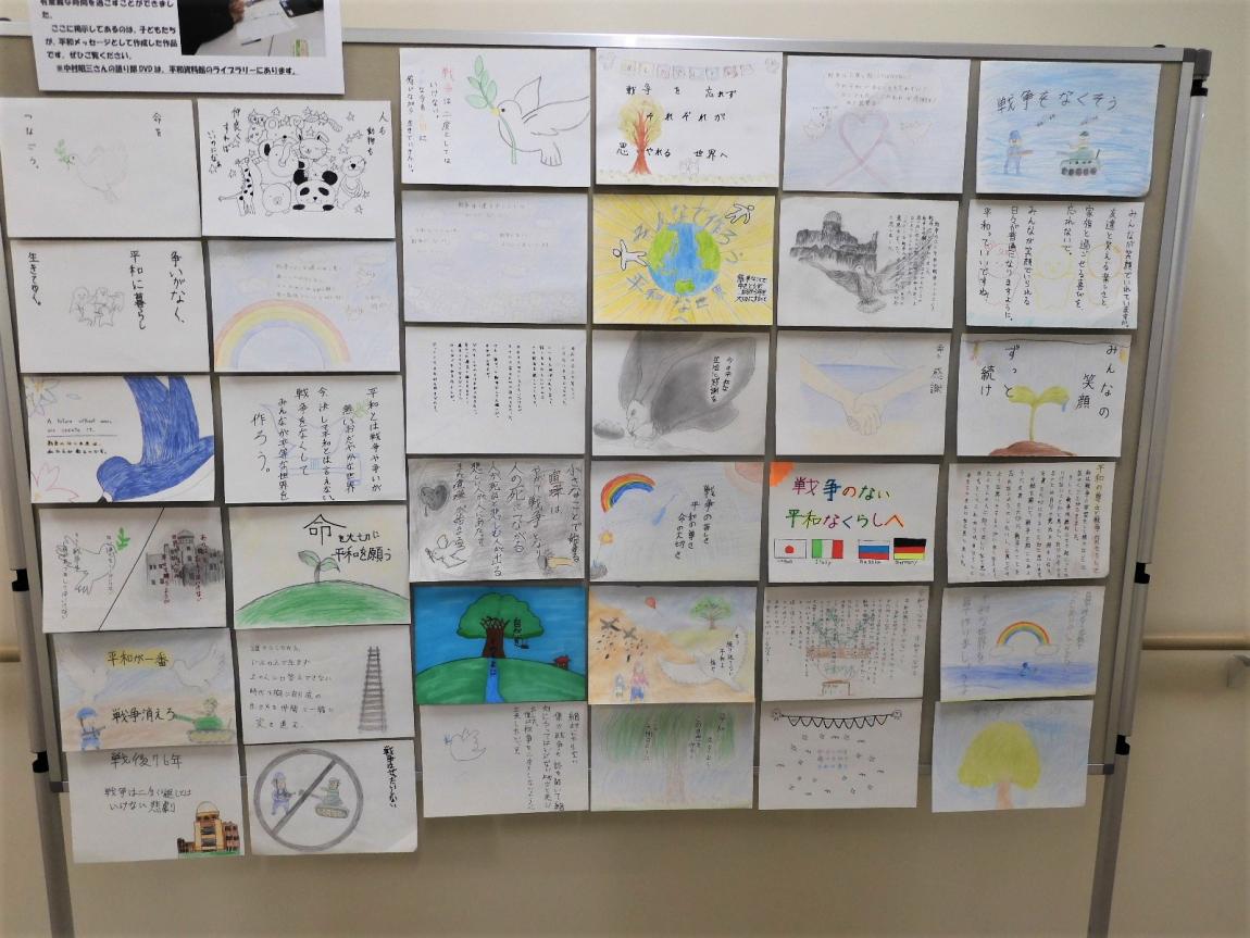 子どもが描いた作品の展示風景