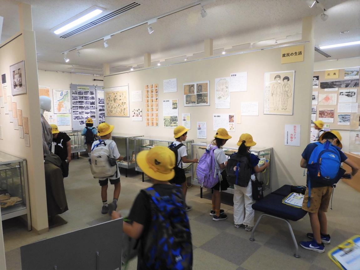 子どもたちの常設展見学