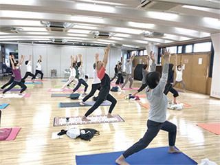 初心者向けヨガで心も体もリフレッシュしましょう