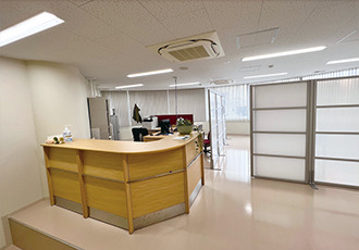 児童相談所3階に事務室があります