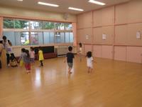 ホールでダンス