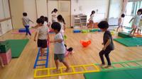 はだしでサーキット遊び