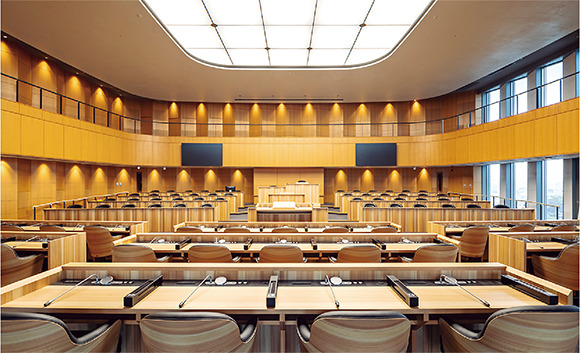 区議会議場（東棟9階、10階）