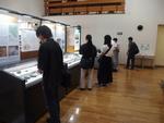 郷土資料館を見学するを見学する様子