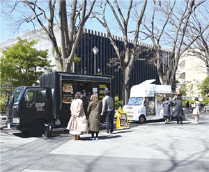 区有地にキッチンカーが出店しています