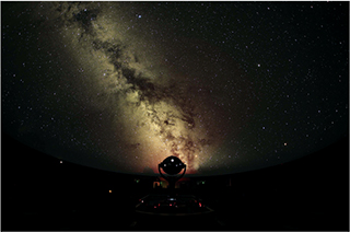 プラネタリウムで見る夏の天の川の写真