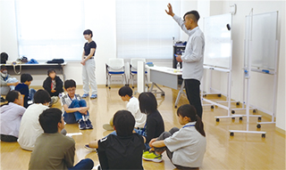 中学生対象プログラムの様子の写真