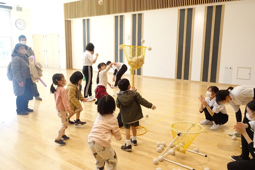 大学生とわくわく運動遊び
