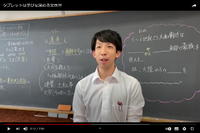 男性がタブレットの活用について説明する場面