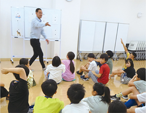 小学生対象プログラムの様子の写真