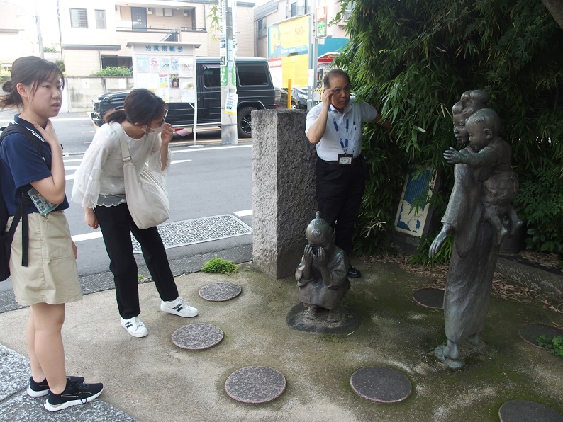 まち歩きの様子