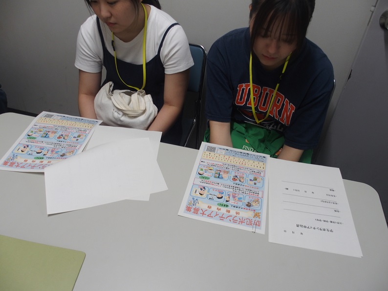 説明を受ける様子1