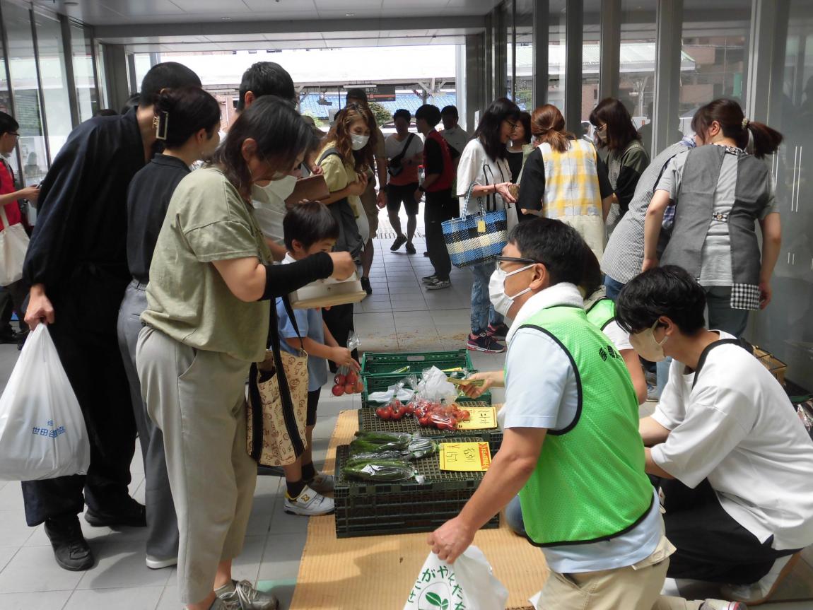 令和6年6月の朝市・日赤バザーの様子