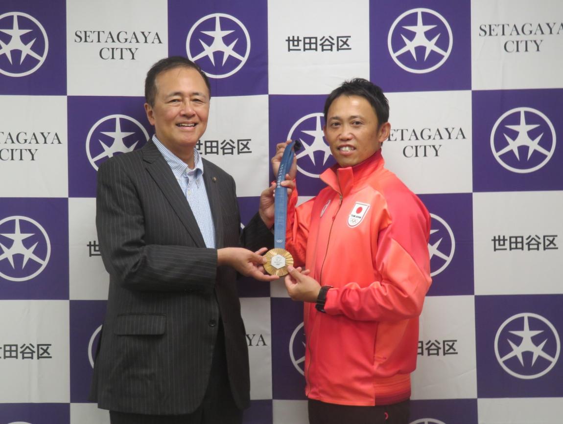 区長と戸本選手