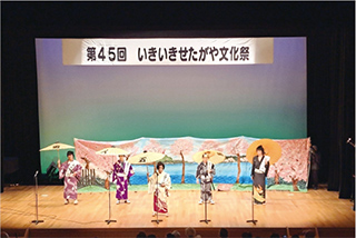 演芸大会（昨年度の様子）の写真