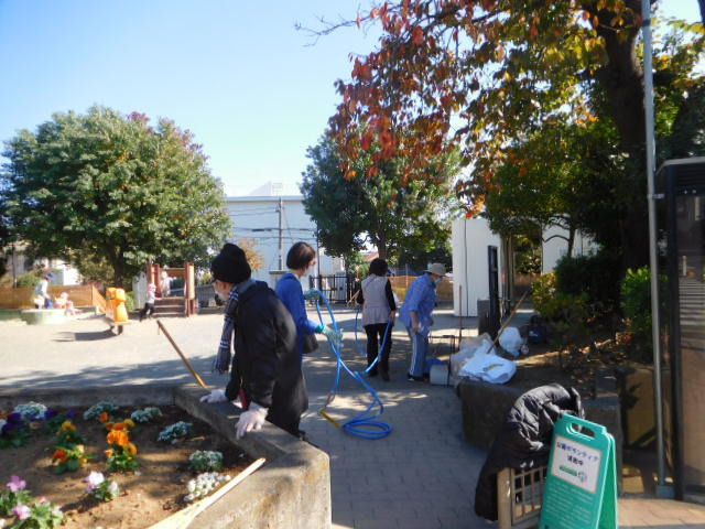 花壇の手入れ 中町2丁目公園3