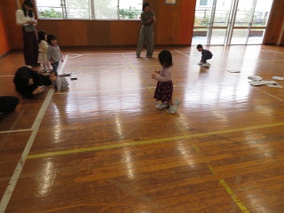 新聞紙スリッパ
