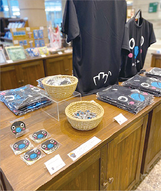 世田谷文学館での販売コーナーの写真