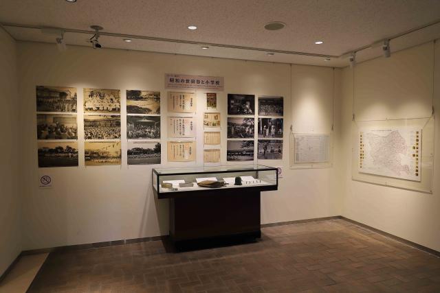コーナー展示「昭和の世田谷と小学校」展示風景