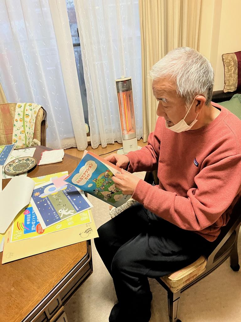 認知症当事者の方にお話を伺っている様子