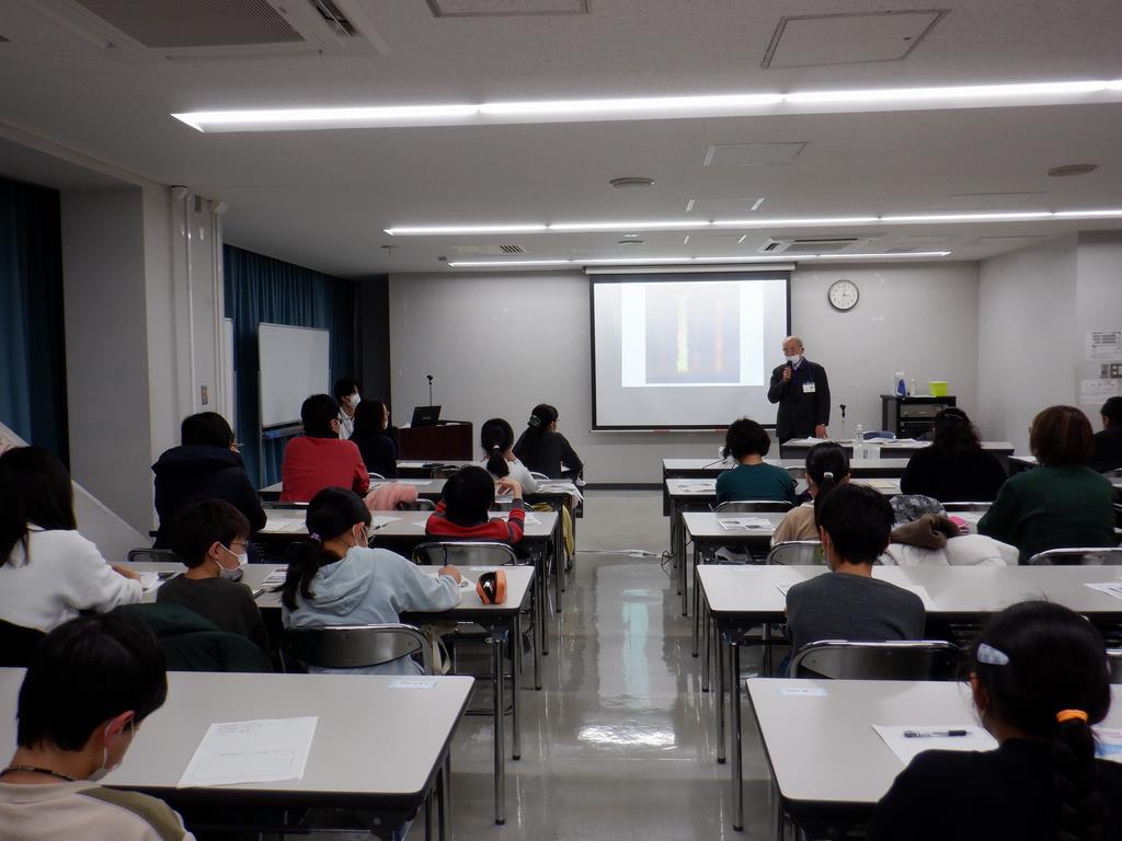 令和5年2月25日 東京大空襲体験者白石さんによる講話の様子