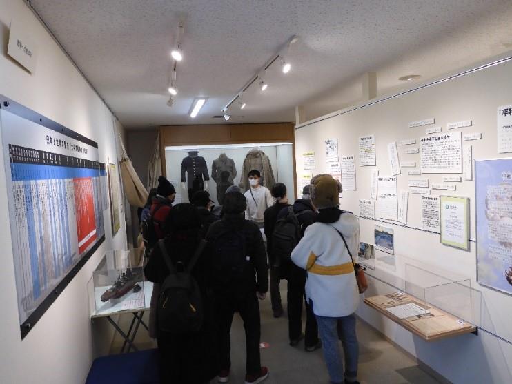 令和6年3月9日 平和資料館の見学の様子