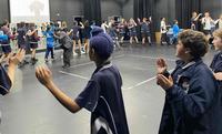 学校訪問1(盆踊りで交流)の写真