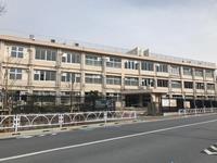 上野毛通り沿いの「二子玉川分庁舎」のサインのある門からお入りください。
