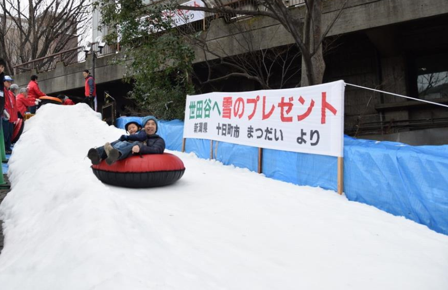 雪の滑り台