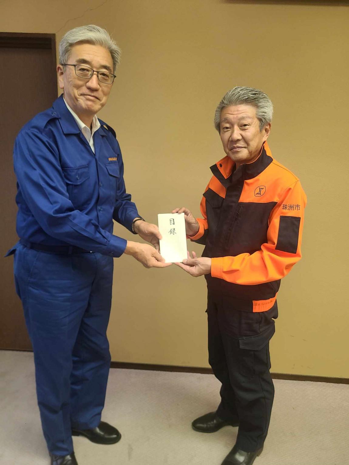 珠洲市での目録贈呈の様子