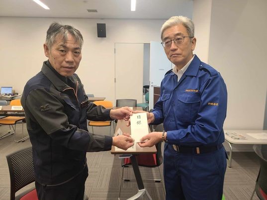 輪島市での目録贈呈の様子