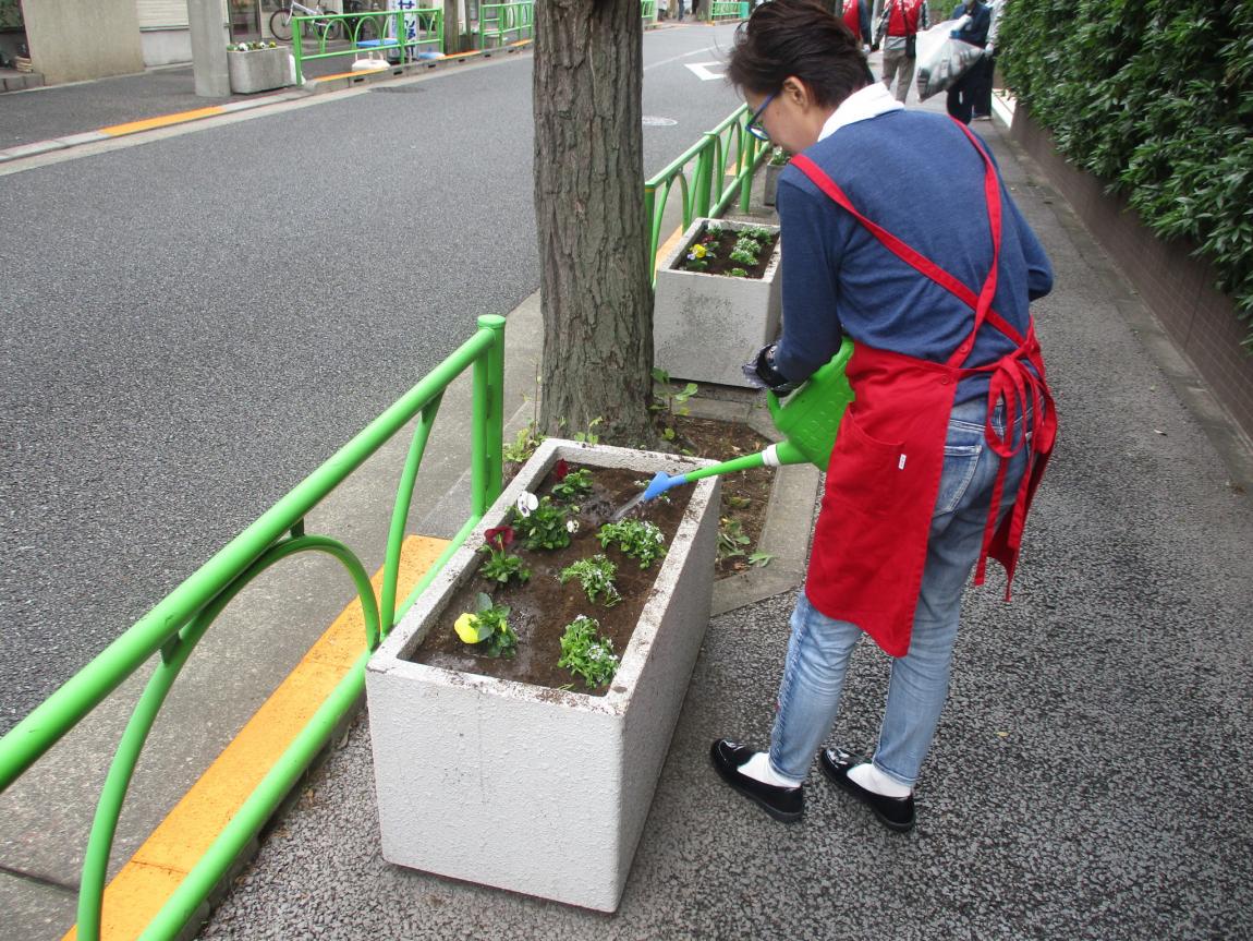 尾山台駅北側の植え替え