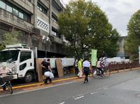 区役所で古着・古布を回収している写真
