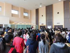 地域の大人・中学生総勢200名で運営