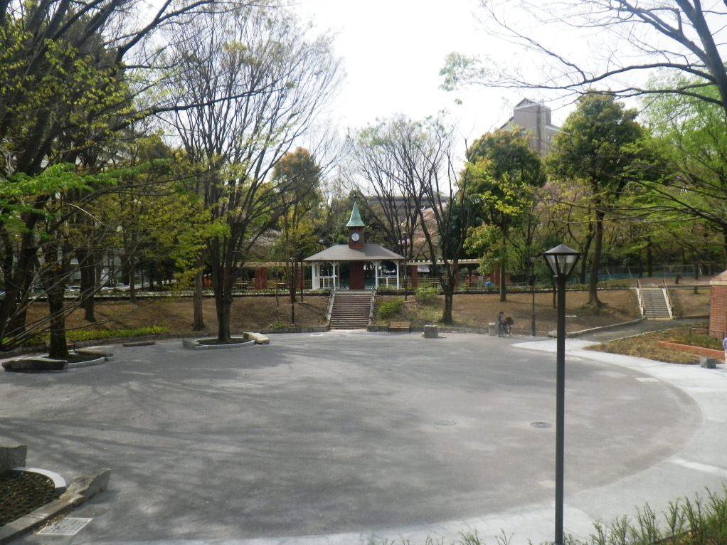 壁泉広場と時計台