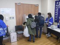 せいじょう地域文化祭での模擬投票の様子